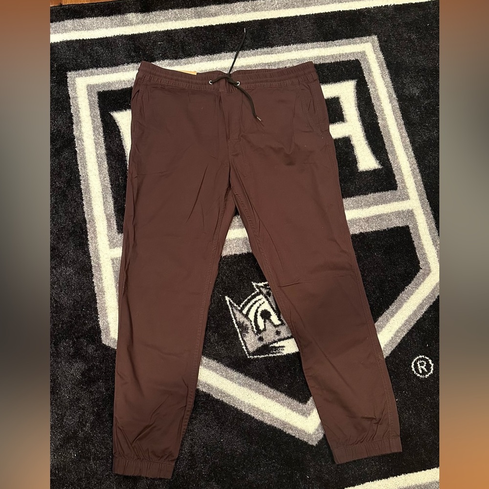 Label of graded goods, H & M joggers, maroon extra large XL